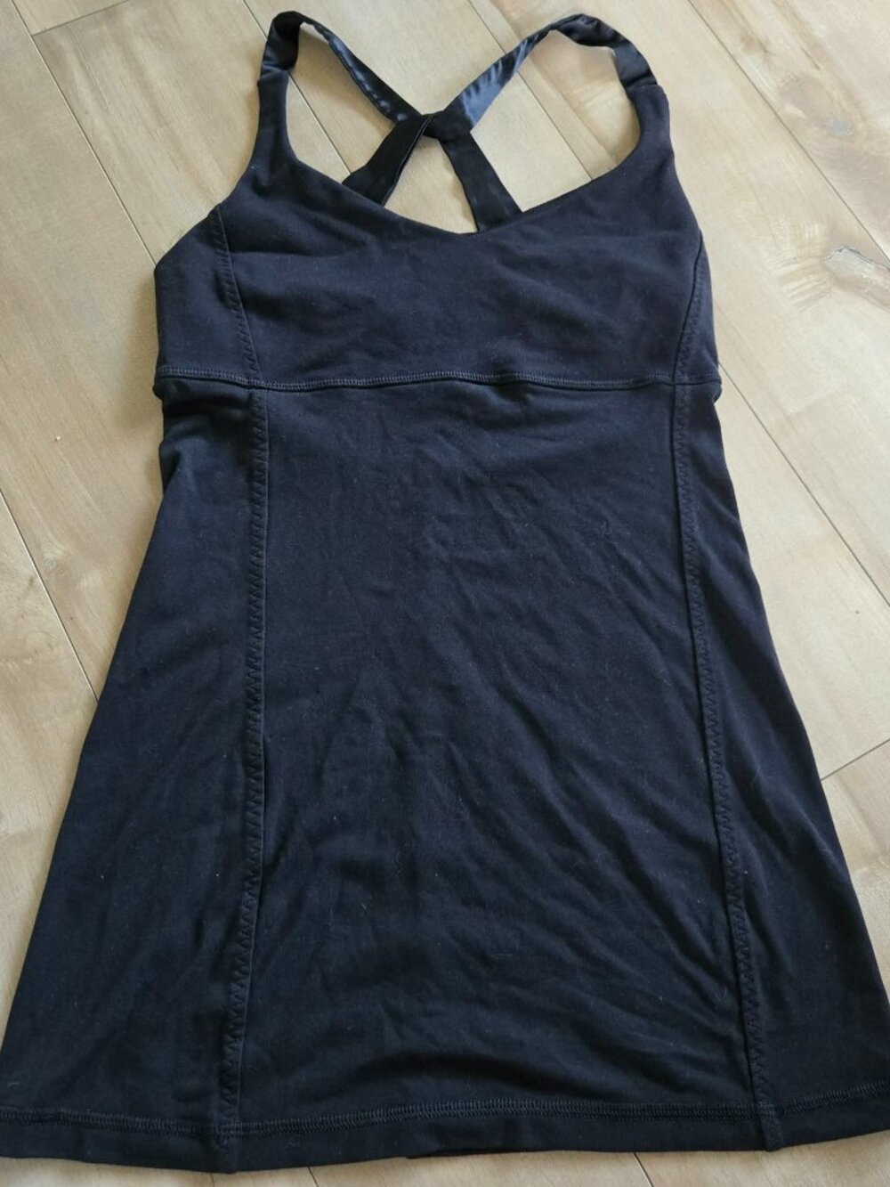 Lululemon Black Built-In Bra Tank Top Size 4 Crossback Satin Strap Athletic Yoga